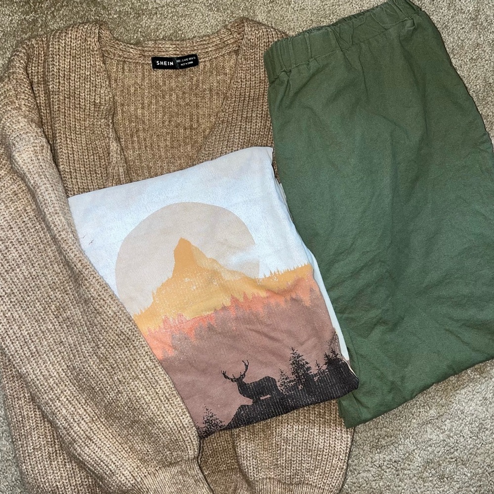Women’s Lot Cardigan with Cream Graphic Tee & Green Bottom outfit